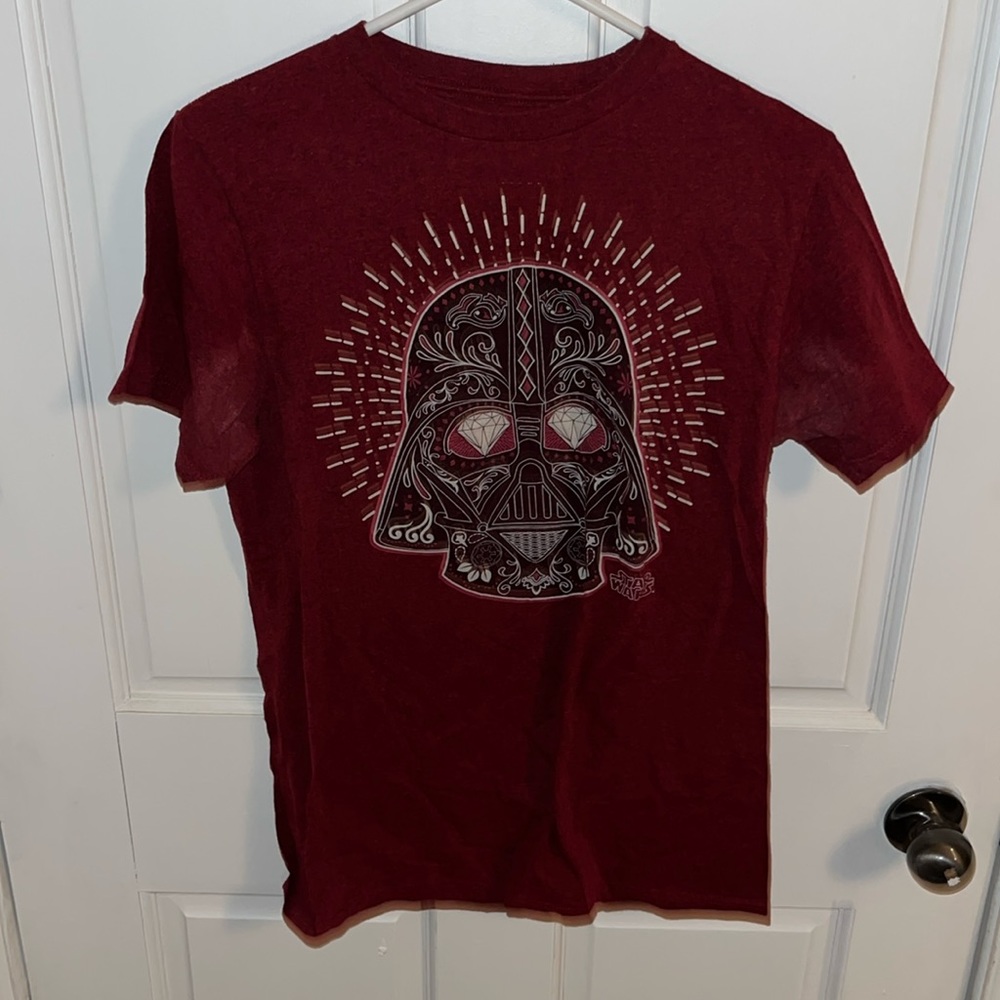 Star Wars maroon adult small graphic t-shirt in great condition.